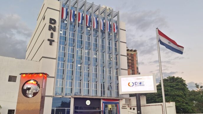 venue/architecture
Edificio DNIT en Paraguay. Arquitectura moderna con banderas. Impulso inmobiliario en la ciudad. #InmobiliareSummits #realestate #LATAM