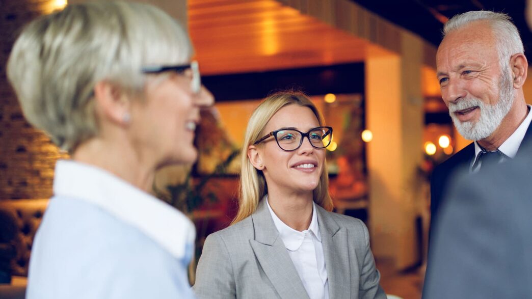 networking/expo
Asistentes conversan en Inmobiliare Summits, evento de real estate en México. Networking profesional en conferencia LATAM.