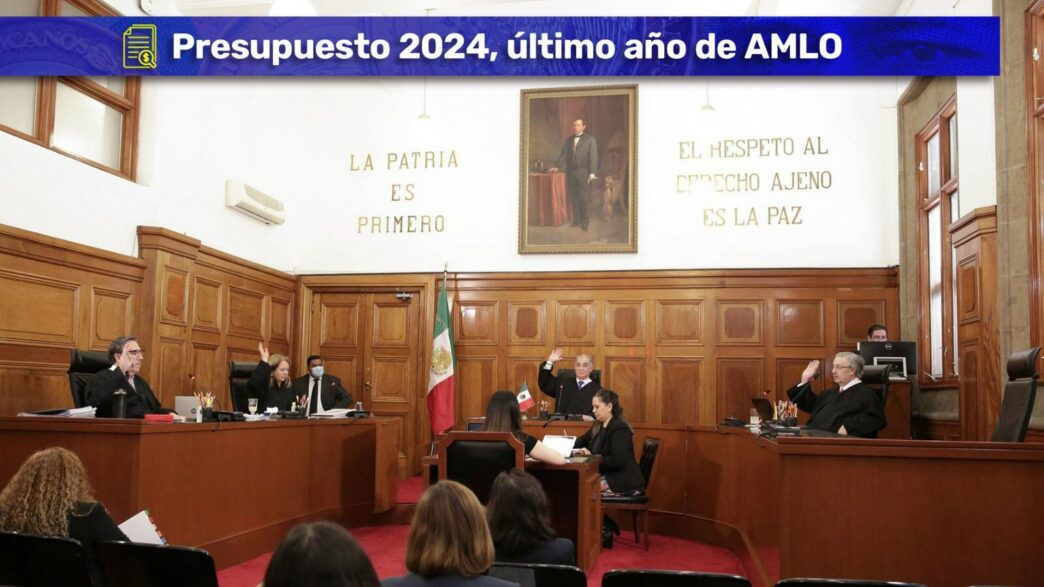 venue/architecture
Sala de juicios en México, con jueces levantando la mano. Presupuesto 2024, último año de AMLO. Arquitectura clásica.
