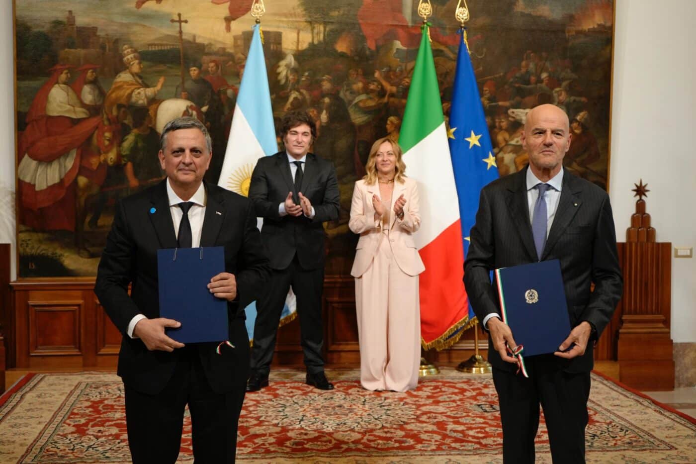 speakers/headshot
Javier Milei y Giorgia Meloni en reunión bilateral. Acuerdos de inversión en LATAM. Real Estate e Inmobiliare Summits impulsando México.