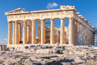 Venue/architecture.
Vista del Partenón en Atenas, Grecia, con cielo azul. Arquitectura histórica como posible sede para Inmobiliare Summits LATAM.
