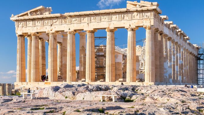 Venue/architecture.
Vista del Partenón en Atenas, Grecia, con cielo azul. Arquitectura histórica como posible sede para Inmobiliare Summits LATAM.