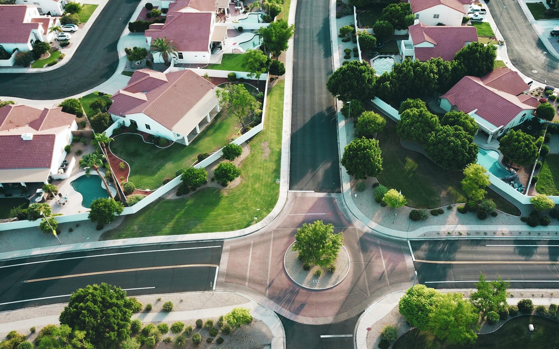 city/destination

Vista aérea de desarrollo residencial. Inmobiliare Summits analiza el mercado inmobiliario en México y LATAM.