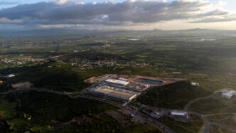 Venue/architecture.
Vista aérea de desarrollo industrial en México. Expansión inmobiliaria y escasez de terreno en la ciudad. Inmobiliare Summits LATAM.