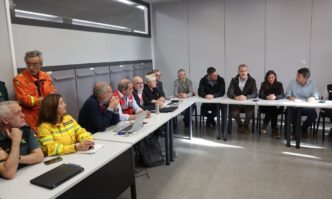 Reunión sobre la demanda de vivienda en CDMX. Grupo diverso discute soluciones ante la escasez de oferta inmobiliaria hasta 2030. Análisis y propuestas