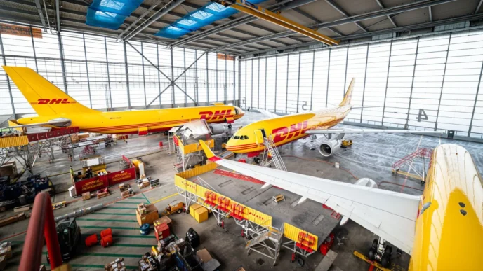 Venue/Architecture.

Interior de un hangar con aviones de carga DHL. La nueva inversión en España aumentará la eficiencia logística en LATAM. #InmobiliareSummits #RealEstate