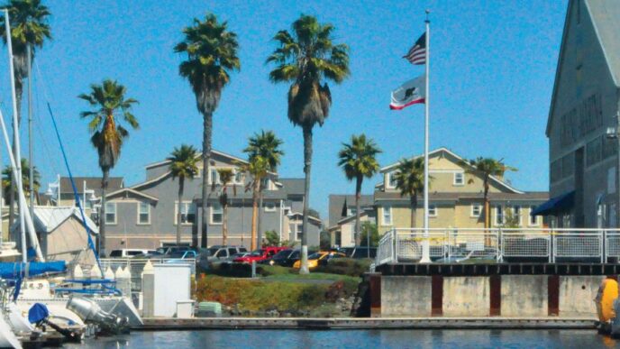 venue/architecture
Puerto en ciudad costera, posible destino de Inmobiliare Summits. Arquitectura y palmeras bajo cielo azul. #realestate #LATAM #venue