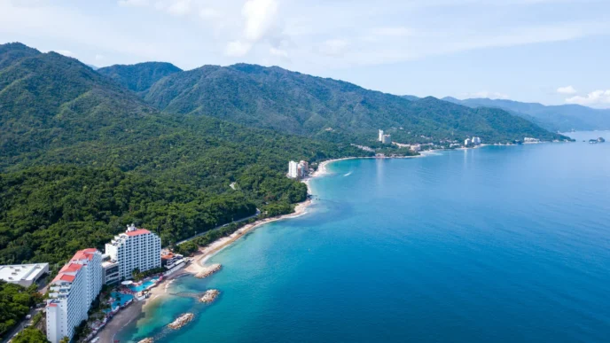Venue/architecture.

Vista aérea de la costa en Puerto Vallarta, México, posible sede de Inmobiliare Summits, conferencia de bienes raíces LATAM.