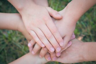 networking/expo
Manos unidas simbolizan la colaboración en Inmobiliare Summits, evento clave en real estate en México y LATAM. Fomenta el networking y el éxito.