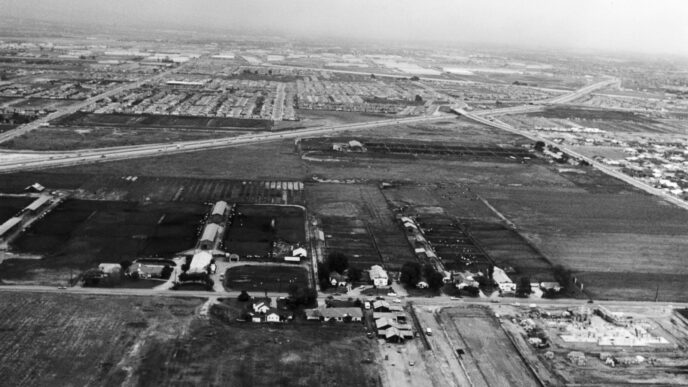 city/destination

Vista aérea de zona industrial en México. Inmobiliare Summits impulsa el sector real estate con conferencias y eventos en la ciudad.