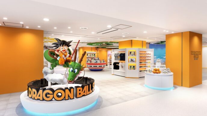 Interior del museo de Dragón Ball y Akira Toriyama en Japón, con estatua de Gokú sobre Shenlong y productos de la serie en exhibición.
