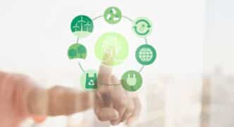 Sponsors/branding.

Mano interactuando con iconos de sostenibilidad, energía renovable y reciclaje. Iniciativa verde de BBVA en Inmobiliare Summits, México.