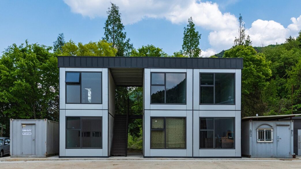 Venue/architecture.

Diseño arquitectónico modular de dos pisos. Innovación en real estate y construcción con contenedores. Solución para Dubái y LATAM.