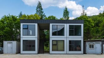 Venue/architecture.

Diseño arquitectónico modular de dos pisos. Innovación en real estate y construcción con contenedores. Solución para Dubái y LATAM.