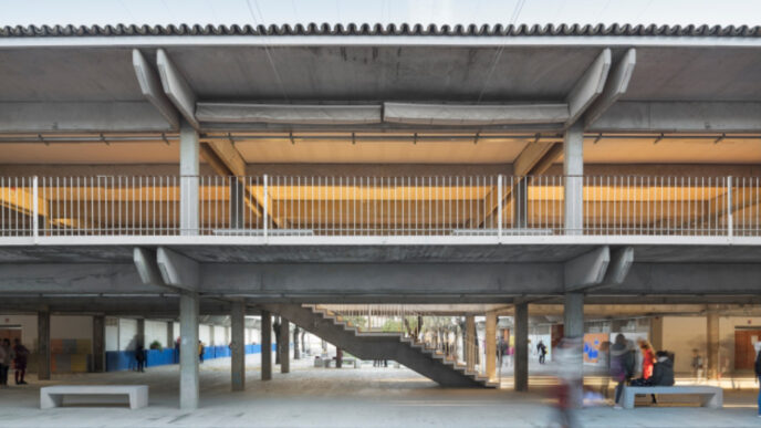 venue/architecture
Edificio Pabellones Militares, un ejemplo de arquitectura moderna en España, sede de eventos Inmobiliare Summits. Diseño arquitectónico y espacio urbano.