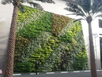 Venue/architecture.

Jardín vertical del Edificio Santalaia, Bogotá. El edificio es reconocido en Inmobiliare Summits LATAM como un espacio de arquitectura sostenible.