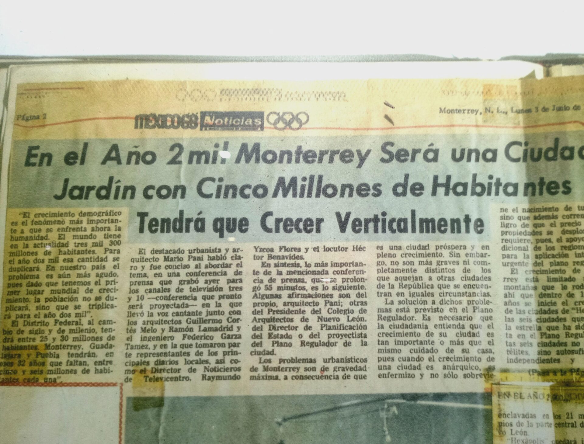 Periódico antiguo de Monterrey, México, sobre crecimiento urbano. Conferencia de real estate en Inmobiliare Summits LATAM.