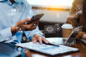 networking/expo
Asistentes interactúan con tecnología en Inmobiliare Summits. Innovación digital en real estate, LATAM. Conferencia en México.