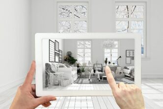 Venue/Architecture
Una persona usa una tableta para ver una casa en venta. Explorando el mercado inmobiliario en línea. #realestate #Mexico #inmobiliaria
