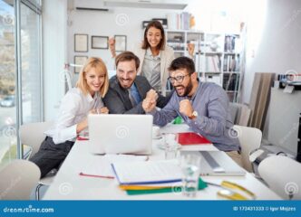 speakers/headshot

Equipo celebra éxito en pantalla. Inmobiliare Summits impulsa el real estate en LATAM con conferencias y networking.