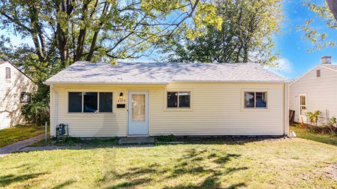 Here's the alt text for the image:

Venue/Architecture

Casa unifamiliar en Michoacán. El sector *real estate* enfrenta retos con la tenencia de la tierra. *Inmobiliare Summits* analiza el tema.