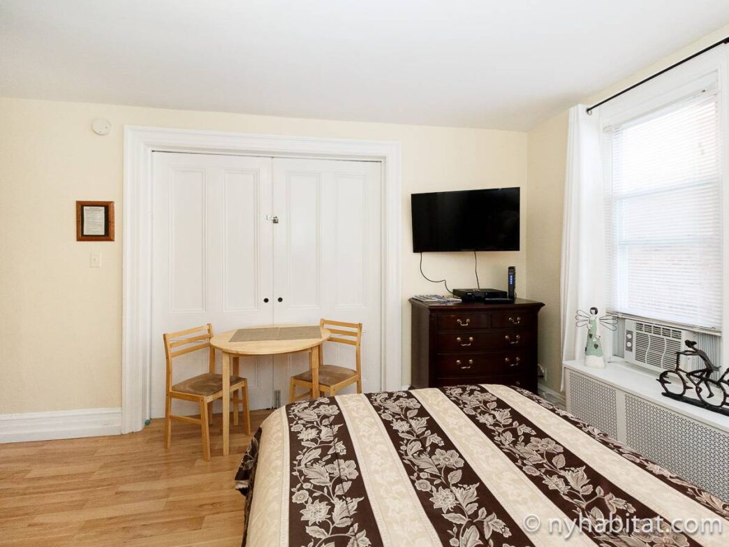 venue/architecture

Habitación luminosa en hotel de Riviera Maya. Diseño moderno con cama, TV y mesa auxiliar. Ideal para Inmobiliare Summits. #realestate #Mexico