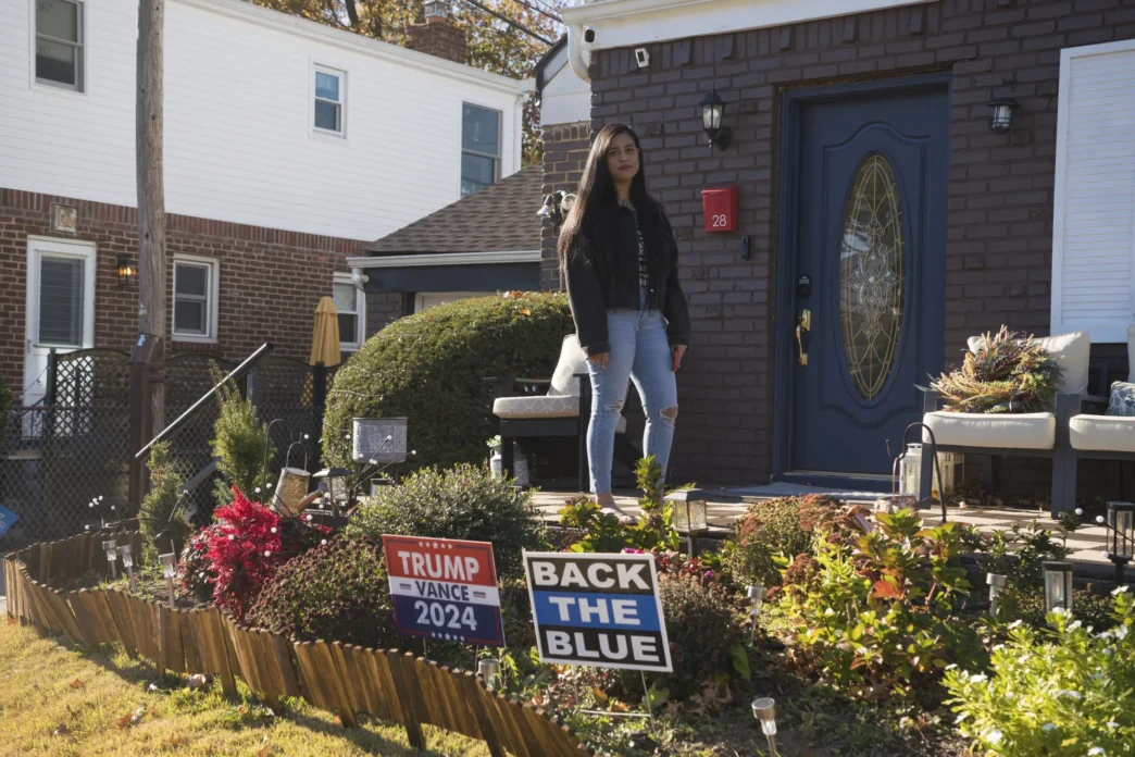 city/destination
Mujer frente a vivienda con carteles políticos. Impacto de elecciones 2024 en el sector real estate. Análisis de Inmobiliare Summits en México.