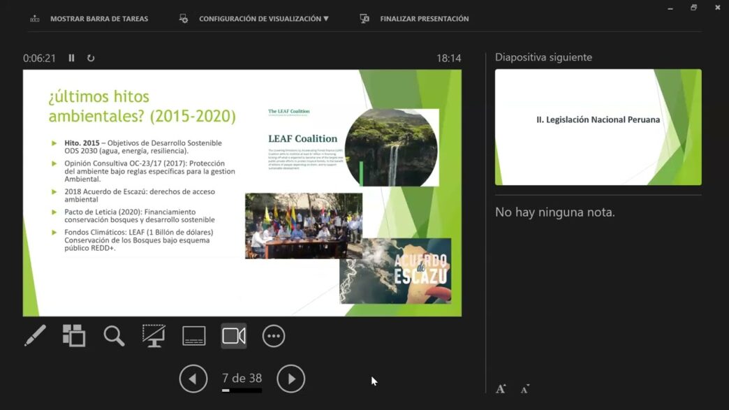 Presentación en Inmobiliare Summits sobre hitos ambientales y la LEAF Coalition. Diapositiva de la conferencia sobre legislación en LATAM.