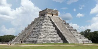 Venue/architecture.

Chichén Itzá, un impresionante sitio arqueológico en México, posible sede para Inmobiliare Summits LATAM. La ciudad ofrece rica historia y cultura.