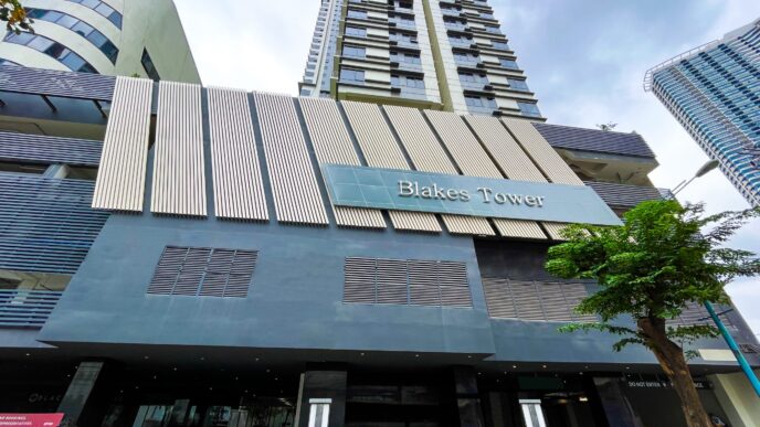 Edificio de Eton Buildings, Blakes Tower, mostrando la arquitectura moderna. Eton Buildings adopta energía limpia en sus proyectos.