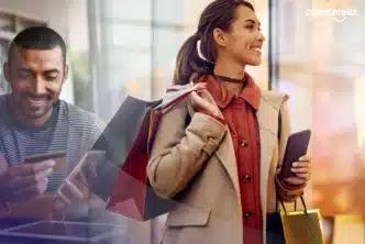 Sponsors/branding.

Clientes felices compran con Uber Direct. Hombre usa tarjeta de crédito y mujer lleva bolsas y celular. Impulsa tu negocio en México.