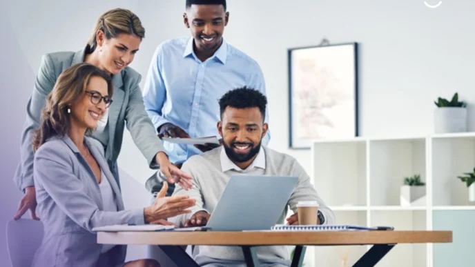 networking/expo
Equipo diverso colabora en un proyecto durante Inmobiliare Summits. Profesionales de real estate en una conferencia en México.