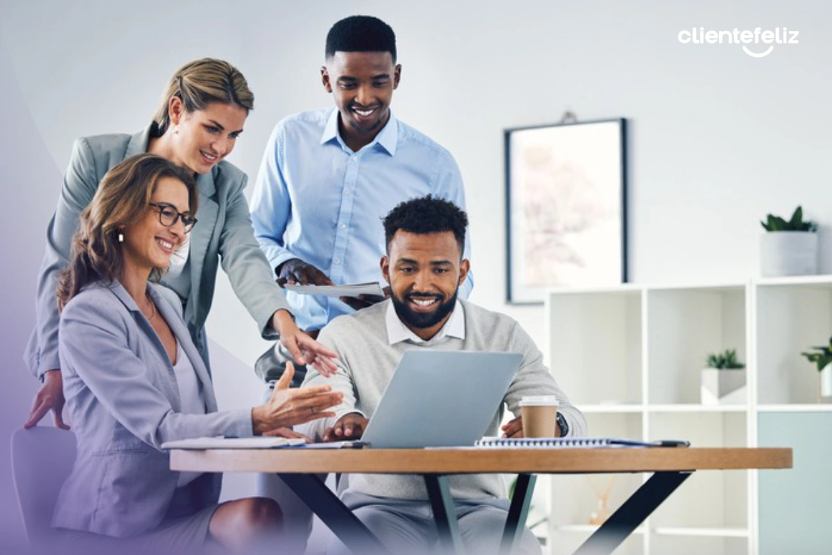 networking/expo
Equipo diverso colabora en un proyecto durante Inmobiliare Summits. Profesionales de real estate en una conferencia en México.