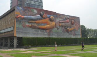 venue/architecture
Mural en la Facultad de Arquitectura UNAM, Ciudad de México. Diseño icónico para eventos Inmobiliare Summits. Espacio clave para real estate LATAM.