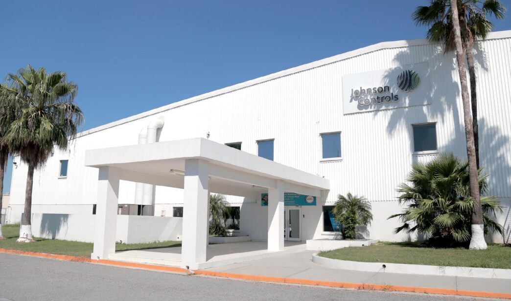 Venue/architecture.

Fachada de Johnson Controls en México. Fibra Educa adquiere propiedades en Torreón y Tijuana. Inmobiliare Summits destaca inversión en real estate.