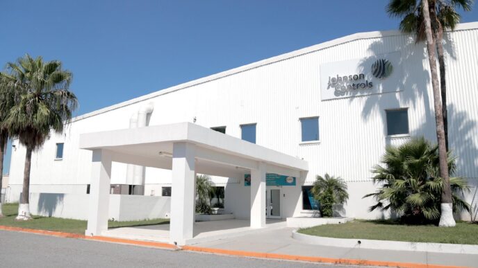 Venue/architecture.

Fachada de Johnson Controls en México. Fibra Educa adquiere propiedades en Torreón y Tijuana. Inmobiliare Summits destaca inversión en real estate.