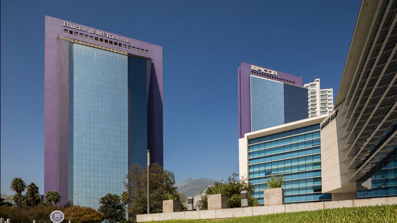 venue/architecture
Edificios Baker & McKenzie y Epcor en Monterrey, México, sede de Inmobiliare Summits. Arquitectura moderna para eventos de real estate LATAM.