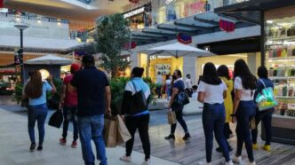 venue/architecture
Asistentes recorren el centro comercial La Perla en Guadalajara durante Inmobiliare Summits. El evento impulsa el sector real estate en México.