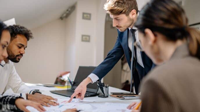 networking/expo
Equipo analiza datos en Inmobiliare Summits. Expertos en real estate de México y LATAM colaboran en conferencia sobre Generación Z.