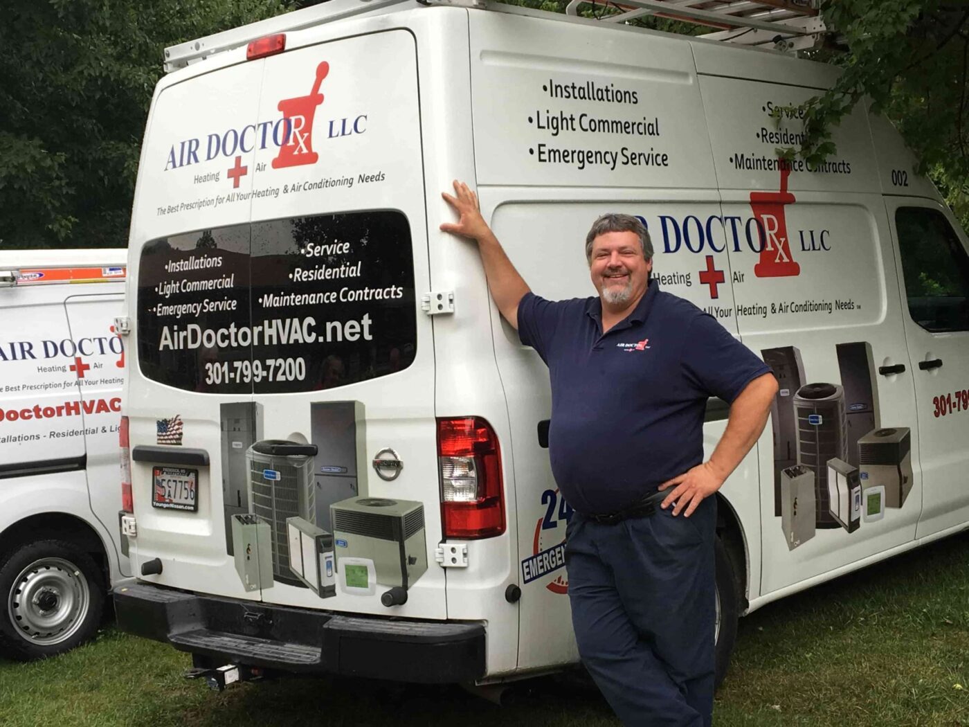 Sponsors/branding.

Air Doctor LLC, empresa de climatización, promociona sus servicios en la ciudad. Marca presente en Inmobiliare Summits, México.