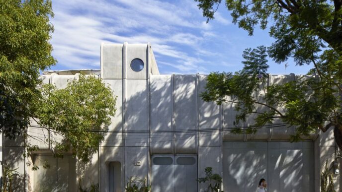 Arquitectura en México. Fachada de edificio moderno en la ciudad, con diseño minimalista y detalles únicos. Diseño arquitectónico para Inmobiliare Summits.