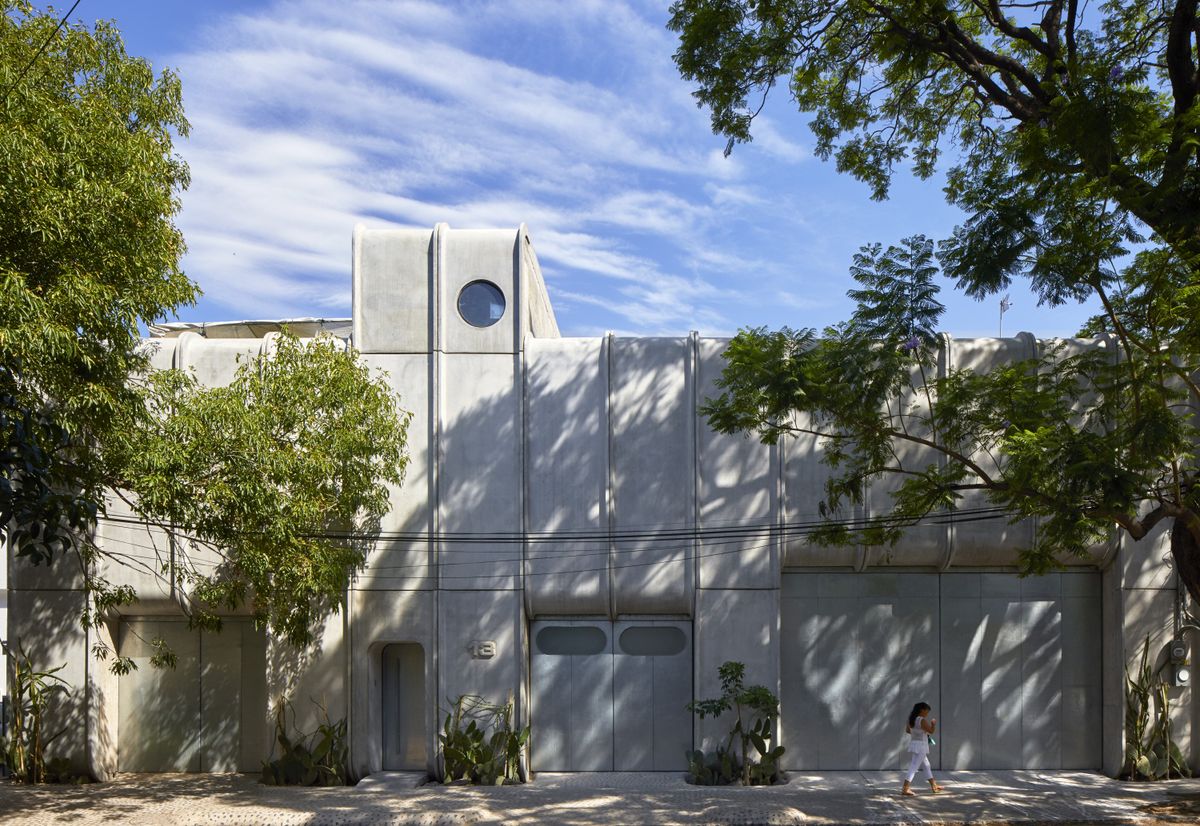 Arquitectura en México. Fachada de edificio moderno en la ciudad, con diseño minimalista y detalles únicos. Diseño arquitectónico para Inmobiliare Summits.
