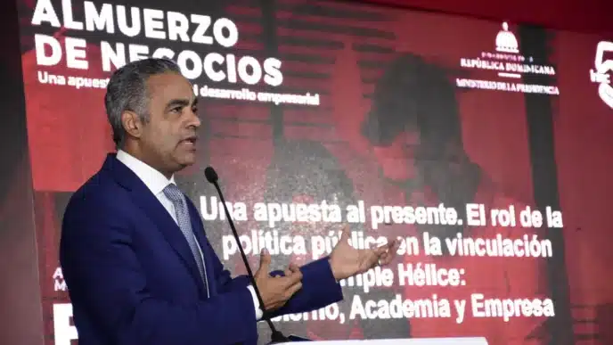 speakers/headshot
Orador en conferencia Inmobiliare Summits, México, presenta sobre desarrollo empresarial. Evento LATAM con patrocinio visible.