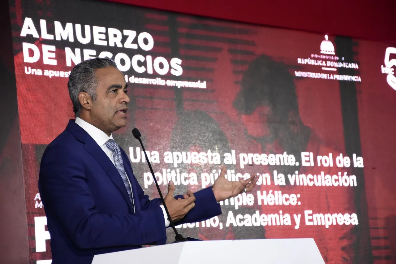 speakers/headshot
Orador en conferencia Inmobiliare Summits, México, presenta sobre desarrollo empresarial. Evento LATAM con patrocinio visible.