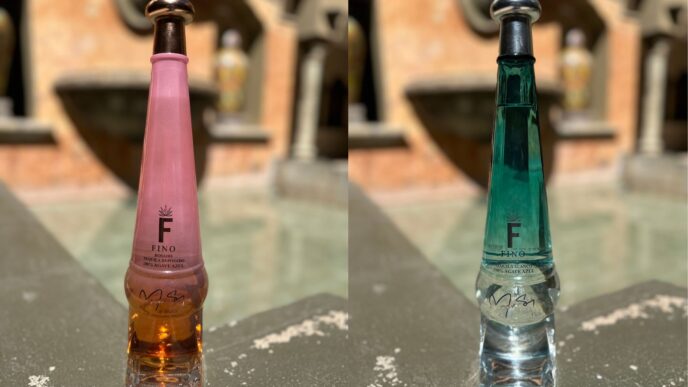 Sponsors/branding.
Botellas de tequila Fino, patrocinador de Inmobiliare Summits, con diseños únicos. Promoción de marca en evento de real estate en México.