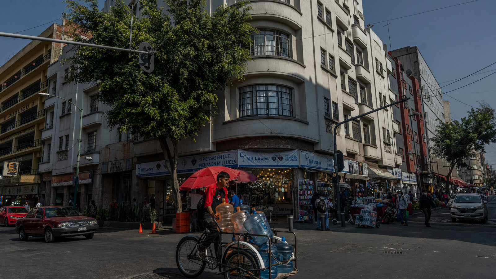 city/destination
Ciudad de México, vibrante sede de Inmobiliare Summits. Arquitectura y vida cotidiana capturan la esencia de esta metrópoli en LATAM.