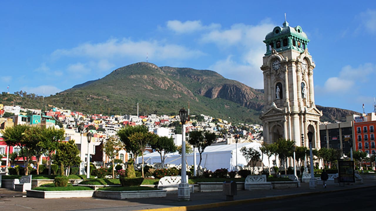 venue/architecture
Reloj monumental de Pachuca, sede de Inmobiliare Summits. Arquitectura histórica en evento de real estate, México.