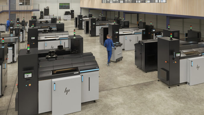 Inauguración del centro de innovación GPA: máquinas industriales de vanguardia. Espacio lleno de tecnología para la creación de soluciones avanzadas.