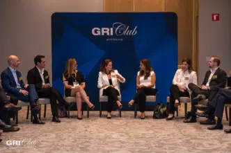 On-stage panel.

Panelistas discuten en Inmobiliare Summits, conferencia de real estate en México. GRI Club es el patrocinador del evento LATAM.