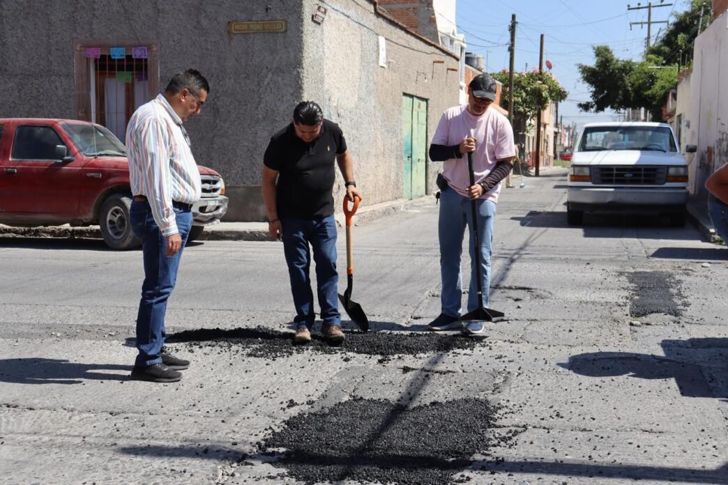 venue/architecture
Trabajadores reparan calle en San Luis Potosí, México. Inmobiliare Summits destaca el crecimiento y la inversión en real estate en la ciudad.